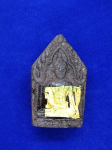 Khun Paen amulet with Guman Thong at the back