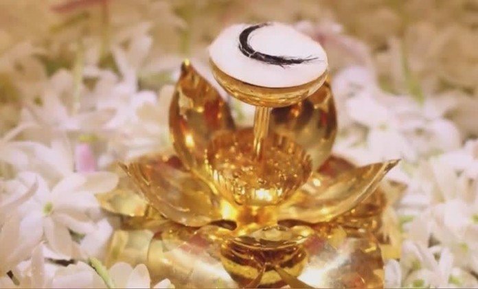 Buddha&rsquo;s hair relics from Manelwatta temple in Sri Lanka (Picture credit: pattayamail)